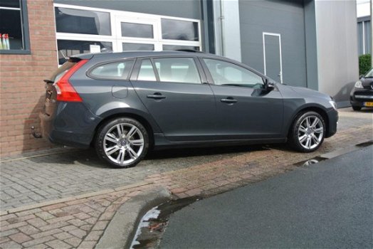 Volvo V60 - D3 136 PK Automaat| Xenon| Schuifdak|Navi| PDC| Trekhaak - 1