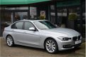 BMW 3-serie - 320i High Executive Aut. Sport-Line, Schuif/Kantel dak, Navi, Bi-Xenon, Leder, Origine - 1 - Thumbnail