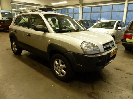 Hyundai Tucson - 2.0i Active airco centr verg lmv 5drs trekhaak elect ramen mistlamp v+a - 1