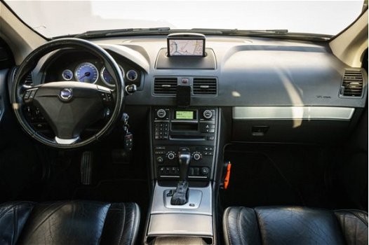 Volvo XC90 - 2.4 D5 Sport Automaat 7-Persoons | Leder | Navigatie | Trekhaak | Camera - 1