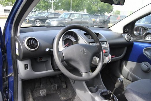 Peugeot 107 - 1.0-12V XR Centrl. vergrendeling op afstand, elek. ramen, zuinige auto - 1