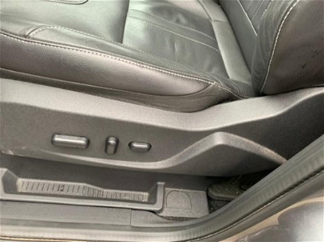 Ford Kuga - 2.0 TDCI Titanium Plus 4WD full full 157000 km nieuw model panodak leder xenon - 1