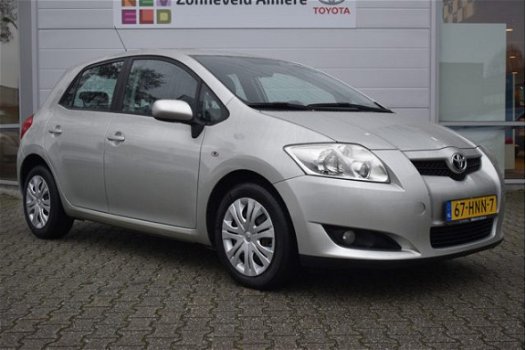 Toyota Auris - 1.6-16V Sol - 1