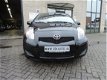 Toyota Yaris - 1.0 VVTi Acces Airco, L.M.velgen, 5 drs, cd speler, AUX - 1 - Thumbnail