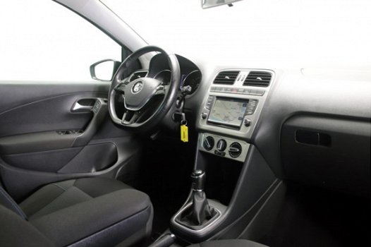 Volkswagen Polo - 1.4 TDI BlueMotion Navigatie Parkeersensoren Cruise Control Airco - 1