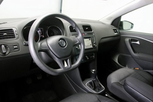 Volkswagen Polo - 1.4 TDI 90pk Comfortline Navigatie App-Connect Airco Cruise Control - 1