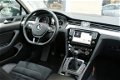 Volkswagen Passat Variant - 2.0 TDI 150PK HIGHLINE LEER/NAVI/LED/TREKHAAK - 1 - Thumbnail