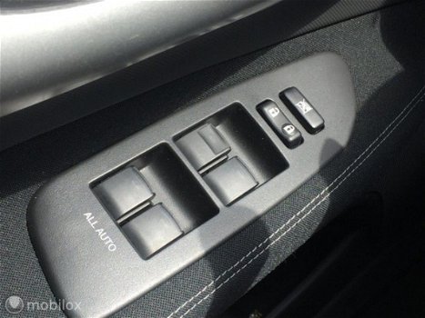 Toyota Auris - - 1.3 Aspiration clima, park-sensor, 24 mnd garantie mogelijk - 1