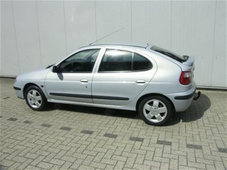 Renault Mégane - 1.8-16V Dynamique '02, 178000 KM, APK 06-'20 , LUXE UITVOERING - 1