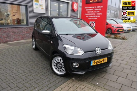 Volkswagen Up! - 1.0 high up BlueMotion Navigatie / Cruise / Airco - 1