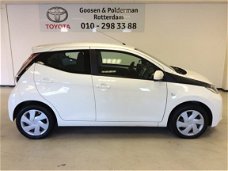 Toyota Aygo - 1.0 5D x-play | park. camera | Bluetooth | NL auto