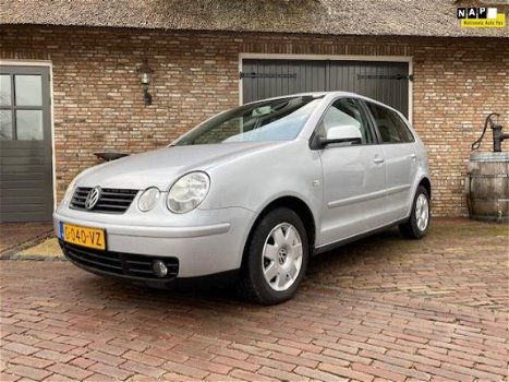 Volkswagen Polo - 1.4-16V Sportline - 1