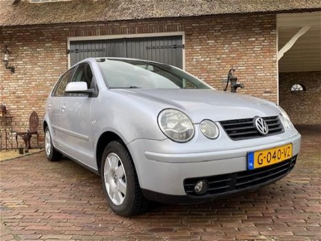 Volkswagen Polo - 1.4-16V Sportline - 1