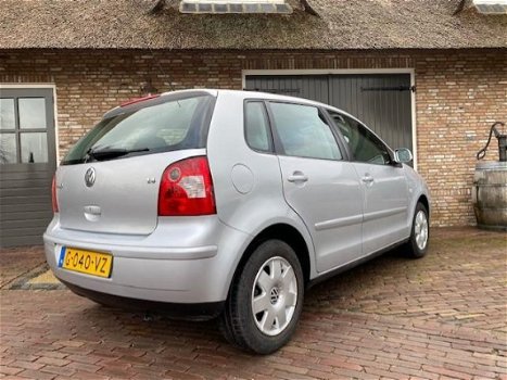 Volkswagen Polo - 1.4-16V Sportline - 1