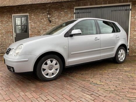 Volkswagen Polo - 1.4-16V Sportline - 1