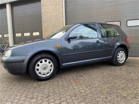 Volkswagen Golf - 1.6 Trendline - 1