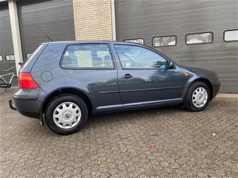 Volkswagen Golf - 1.6 Trendline - 1