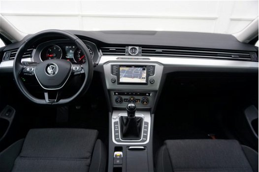 Volkswagen Passat Variant - 1.6 TDI 120pk Business Edition + LED Koplampen + Navigatie - 1