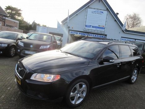 Volvo V70 - 2.4D Kinetic leder/navigatie/luxe uitvoering - 1