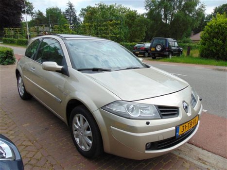 Renault Mégane - 1.6-16V TECH LINE LEDER, PANORAMADAK, KEYLLES, PDC, LM VELGEN, APK 06-06-2020 - 1