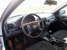 BMW 3-serie Touring - 320i 2.2 170PK YOUNGTIMER AIRCO/CLIMA E46 ADVERTENTIE GOED LEZEN AUB
