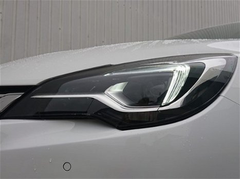 Opel Astra Sports Tourer - 1.6 CDTI Innovation | Trekhaak | 18 Inch | Comfortstoelen | Camera | Navi - 1