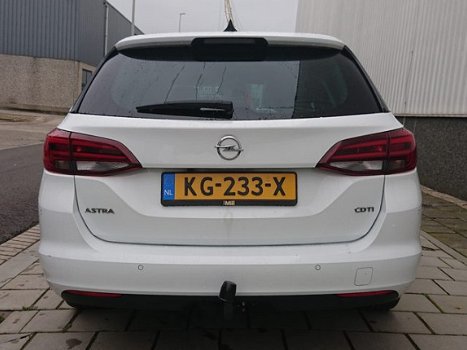 Opel Astra Sports Tourer - 1.6 CDTI Innovation | Trekhaak | 18 Inch | Comfortstoelen | Camera | Navi - 1