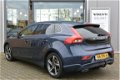 Volvo V40 - D2 115PK Momentum / Panoramadak / PDC+camera / Trekhaak / Styling kit / 17 inch / Getint - 1 - Thumbnail