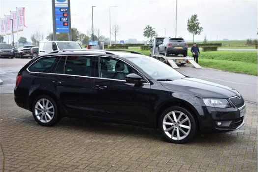 Skoda Octavia Combi - 1.6 TDI Greentech Elegance, Xenon, 1/2 Leder, Memory Seats, Groot-Navigatie - 1