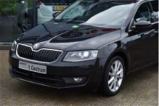 Skoda Octavia Combi - 1.6 TDI Greentech Elegance, Xenon, 1/2 Leder, Memory Seats, Groot-Navigatie