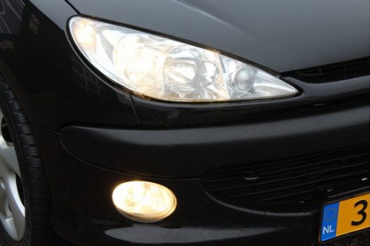 Peugeot 206 CC - 2.0-16V (136pk) Elek.Kap/ Elek.Ramen/ Vol-Leder/ C.V. Afstand/ 15''LMV/ Mistlamp./ - 1