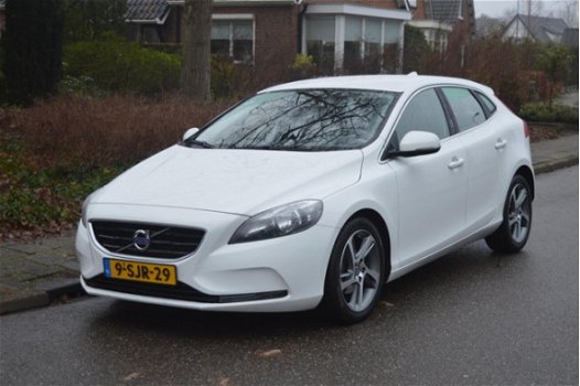 Volvo V40 - 1.6 D2 Momentum navi/cruise/NAP/PDC/MFS - 1