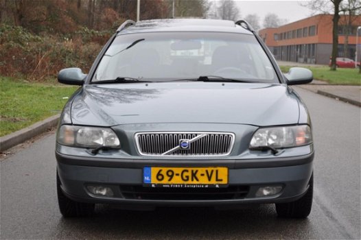 Volvo V70 - 2.4 T AWD Gtr. C.L. AUTOMAAT AIRCO/CRUISE/LEDER/SCHUIFDAK NETTE YOUNGTIMER - 1