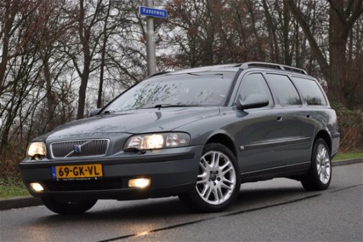 Volvo V70 - 2.4 T AWD Gtr. C.L. AUTOMAAT AIRCO/CRUISE/LEDER/SCHUIFDAK NETTE YOUNGTIMER - 1