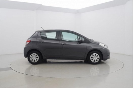 Toyota Yaris - 1.3 VVT-i Now Navi 5drs - 1