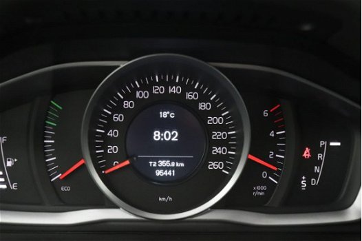 Volvo XC60 - 2.0 D4 Momentum | Aut | Xenon | 20 Inch | PDC | Elektrische Achterklep - 1