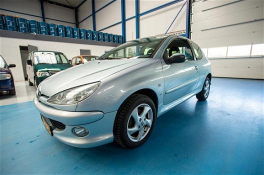 Peugeot 206 - 206; 1.6 16V 3DRS - 1