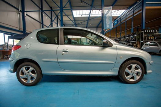 Peugeot 206 - 206; 1.6 16V 3DRS - 1