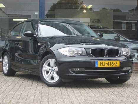 BMW 1-serie - 116i Executive NAP Airco/PDC/Stoelverwarming/Ketting nieuw/Start stop/Nieuwstaat - 1