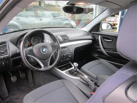 BMW 1-serie - 116i Executive NAP Airco/PDC/Stoelverwarming/Ketting nieuw/Start stop/Nieuwstaat - 1