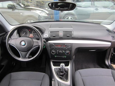 BMW 1-serie - 116i Executive NAP Airco/PDC/Stoelverwarming/Ketting nieuw/Start stop/Nieuwstaat - 1