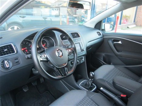 Volkswagen Polo - 1.2 TSI Comfortline 5 deurs Cruise/Airco/Parkpilot/MTF-stuur Dealer OH/Nieuwstaat - 1