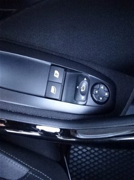 Peugeot 208 - 1.2 Automaat 82PK 5D Envy |Navi|Clima|Trekhaak - 1