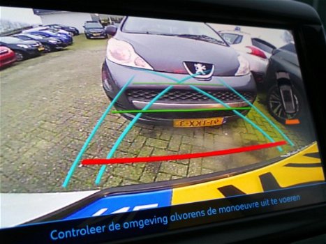 Peugeot 2008 - 1.2 PureTech 110pk Allure met Navigatie - 1