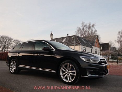 Volkswagen Passat Variant - GTE PANO/LED/ADAP.CRUISE/CAMERA - 1