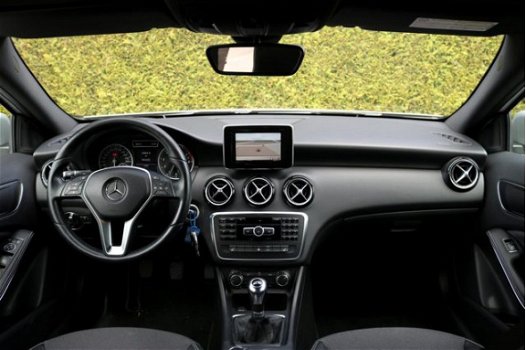 Mercedes-Benz A-klasse - 180 Ambition Navigatie Stoelverwarming A180 Airco Bluetooth Handgeschakeld - 1