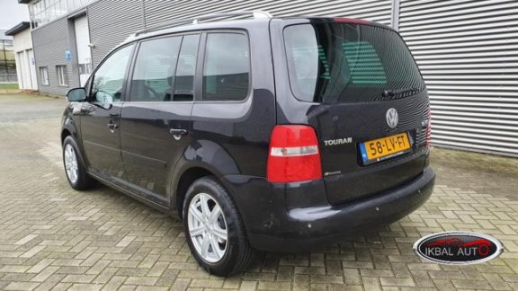 Volkswagen Touran - 1.6 16V FSI Highline - 1