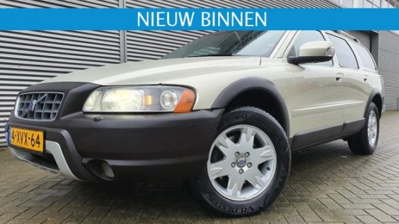 Volvo XC70 - 2.4 D5 AWD Momentum - 1