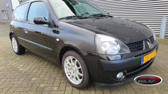 Renault Clio - 1.4 16V Privilege - 1