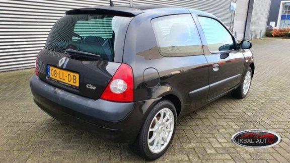 Renault Clio - 1.4 16V Privilege - 1